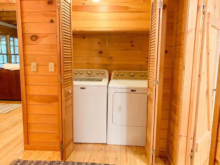 Вілла Hot Tub, Porch Swing Bed, Fire Pit, Aska Adventure Блу-Ридж Екстер'єр фото
