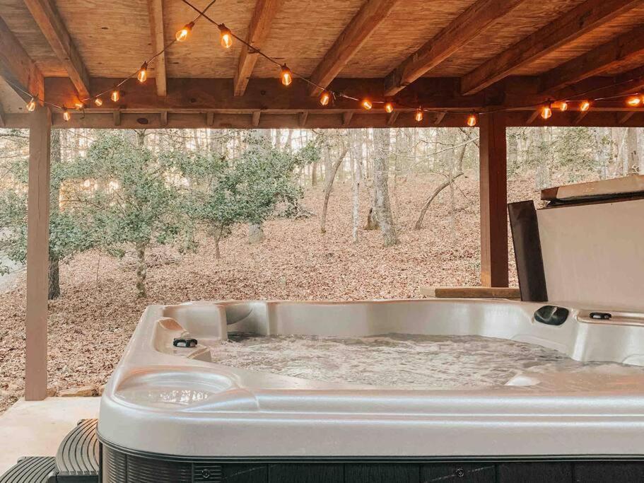 Вілла Hot Tub, Porch Swing Bed, Fire Pit, Aska Adventure Блу-Ридж Екстер'єр фото