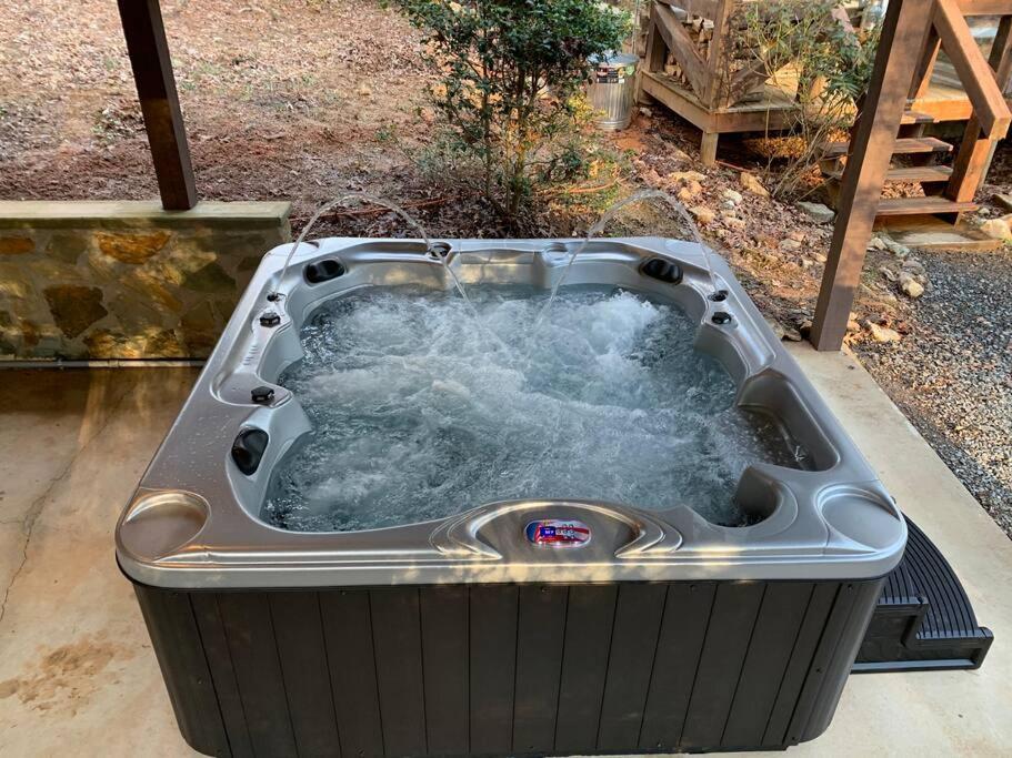 Вілла Hot Tub, Porch Swing Bed, Fire Pit, Aska Adventure Блу-Ридж Екстер'єр фото